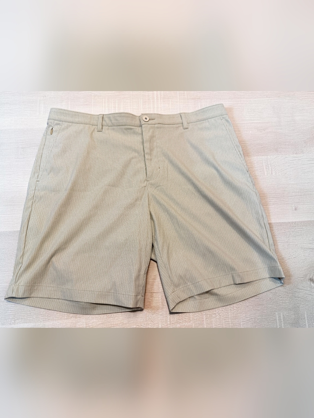 Tommy Bahama Mens 40x9 Khaki Golf Shorts Stretch Performance Flat Front